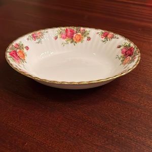 LRoyal Albert Country Rose Oval Bowl Bone China from England